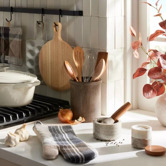 Hearth and Hand Fall 2023 Autumn Plaid Woven Oven Mitt - Picture 4 of 6